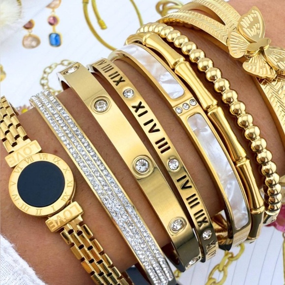 Jewelry - Elegant 18k Gold Plated Bangle Bracelet with Cubic Zirconia